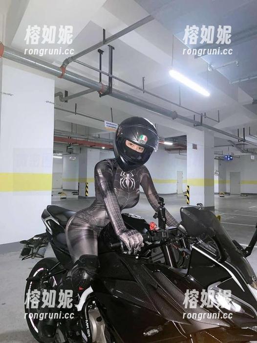 微密圈 - 120斤的小王同学的福利盲盒：下载一份撩人的视觉享受