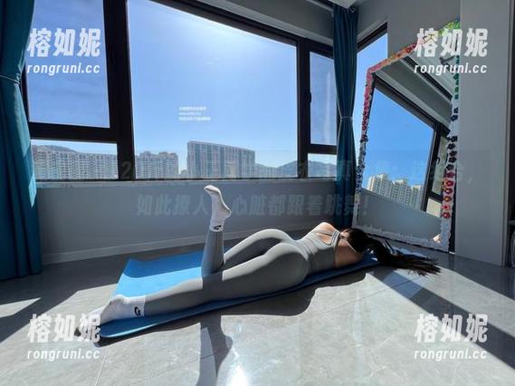 微密圈 - 120斤的小王同学的皮衣写真合集：这组合，如此撩人，心脏都跟着跳舞！