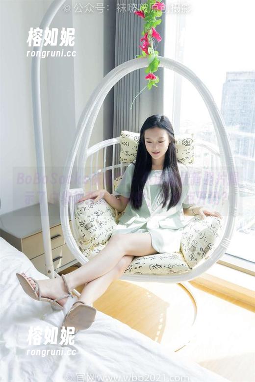 BoBoSocks袜啵啵 - 小淳的最新照片揭示了白棉袜背后的秘密，你敢点开吗？