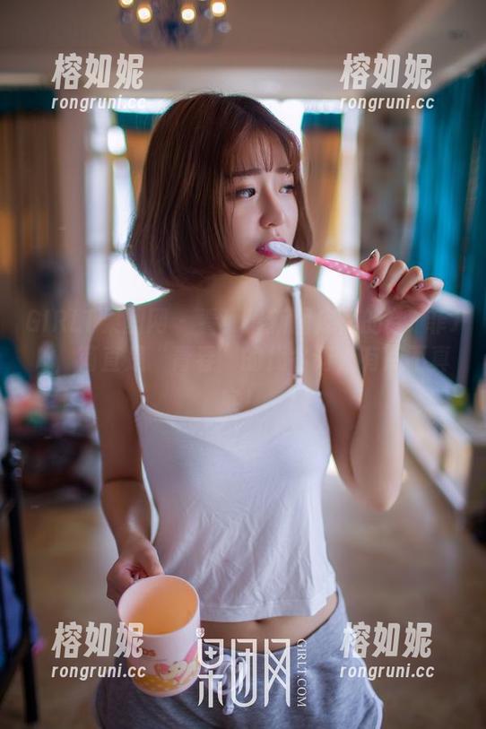 GIRLT果团网 - 看！最新图库里的龚玥菲JK，简直是“青春”的代名词，有点不真实！
