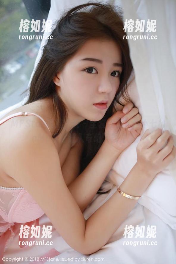 MFStar模范学院-伊小七MoMo MFStar模范学院 - 全套校服,伊小七MoMo带你进入奇幻下载之旅!