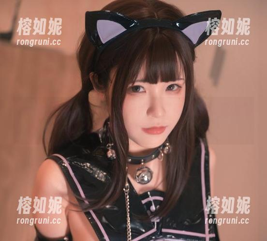不只是在线，Quan冉有点饿将高叉兔女郎的魅力展现得淋漓尽致！