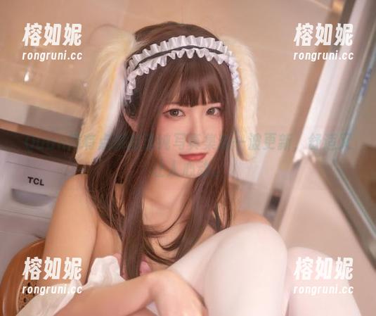 Quan冉有点饿的清纯写真集新一波更新，舒适又让人心动。