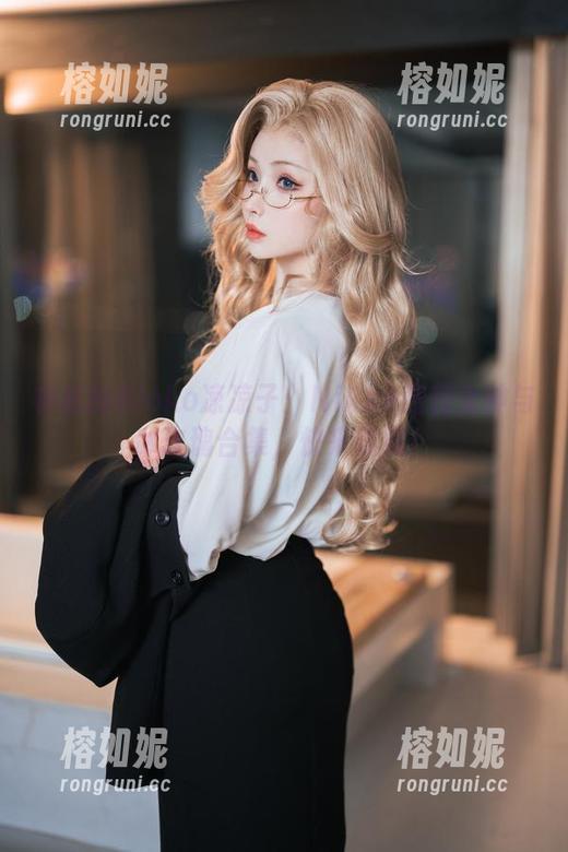 神秘的Rioko凉凉子：Nikke胜利女神与冰玫瑰合集，快来窥探！