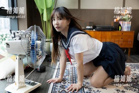 找乐子？Seoyool(서율)的恶棍草莓内裤和灯笼裤免费资源，包你开心！