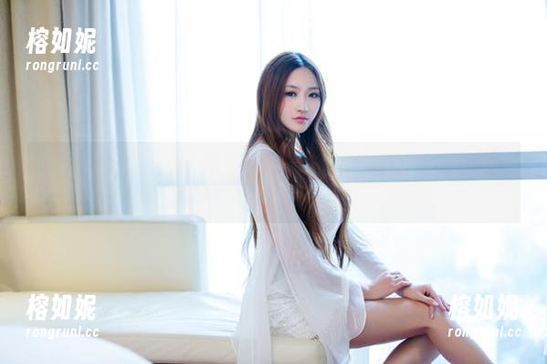TuiGirl推女郎 - 女友的私房美图：何何夕用色彩和光影撒了一地的怦然心动。