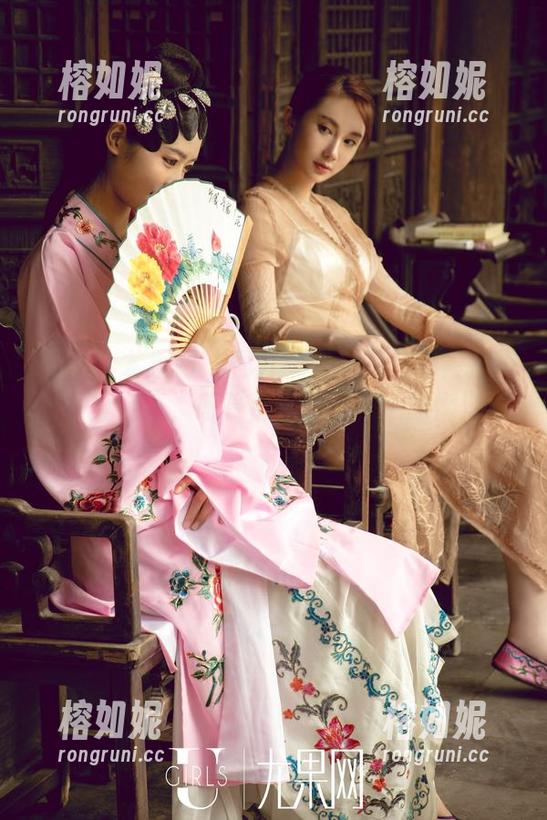 UGirls尤果网 - 翻开一只香蕉船的最新校园写真合集，感受那抹春日午后的懒洋洋！