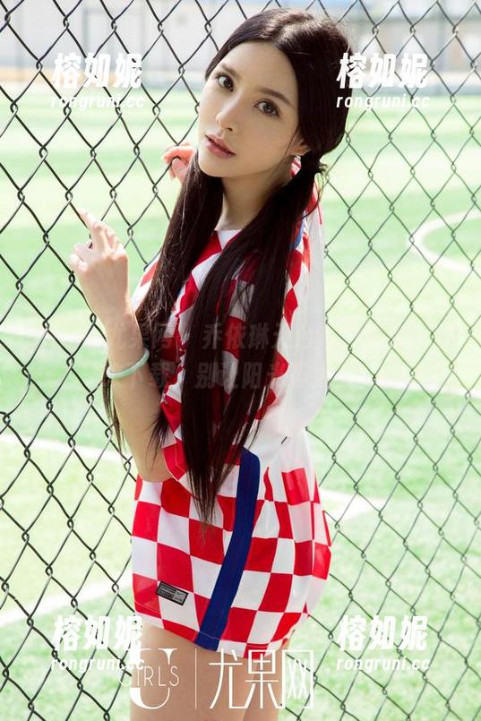 UGirls尤果网 - 乔依琳天台写真来袭，快来下载，别让阳光等太久。