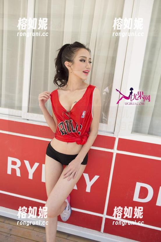 UGirls尤果网 - 私拍中的娜依灵儿：如何在浴缸里找到最自然的那个自己
