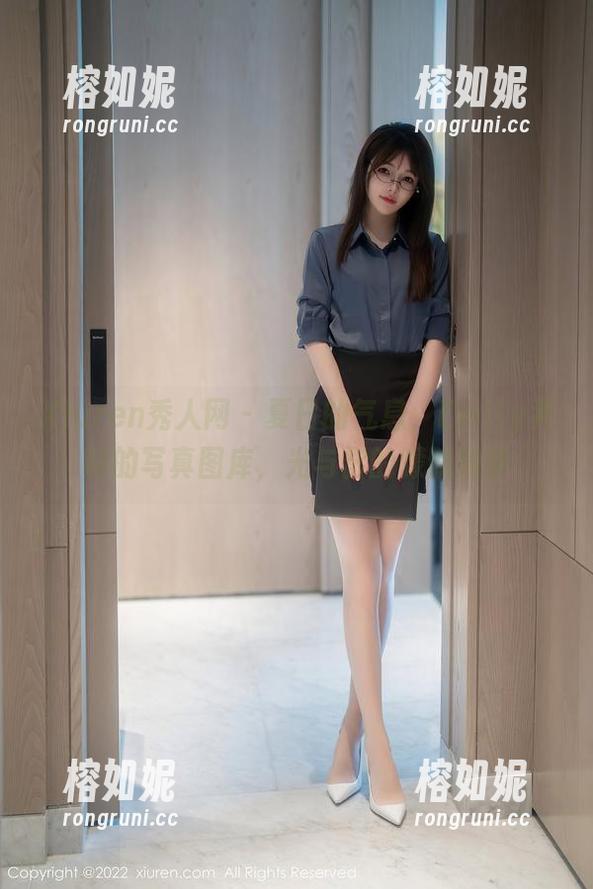Xiuren秀人网 - 夏日的气息，Emily尹菲的写真图库，光与影的朦胧绮梦