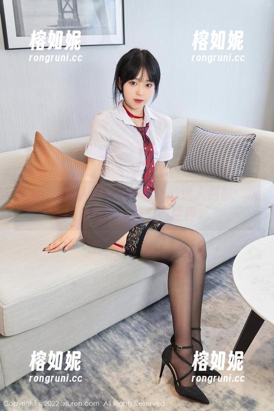 Xiuren秀人网 - z杯悠悠的迷人倒影：观看她的丝袜里的世界