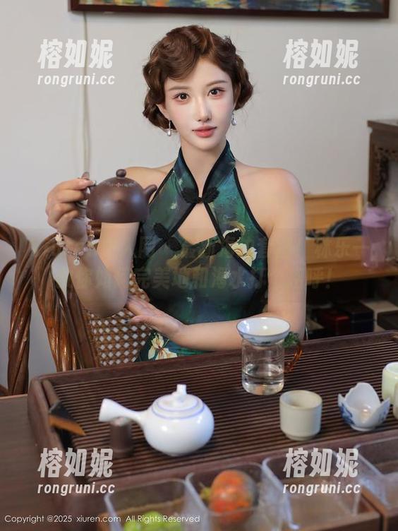 Xiuren秀人网 - 最新海边套图！林乐一教你如何完美地和海水打个招呼！