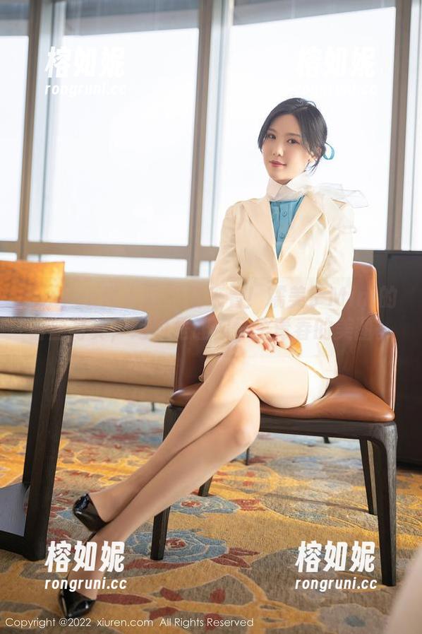 Xiuren秀人网-糯美子Mini Xiuren秀人网 - 快来看!糯美子Mini的白丝写真,绝对是让你怀念青春的美图。
