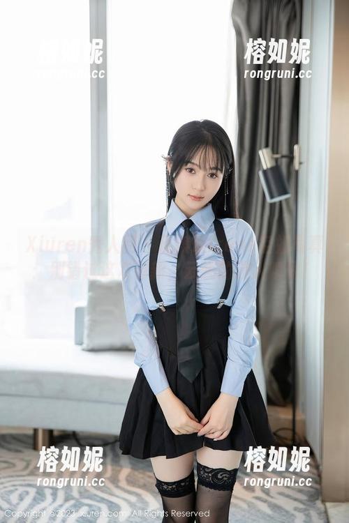 Xiuren秀人网 - 萌琪琪Irene空姐写真：别错过这次更新，云端的迷人瞬间！