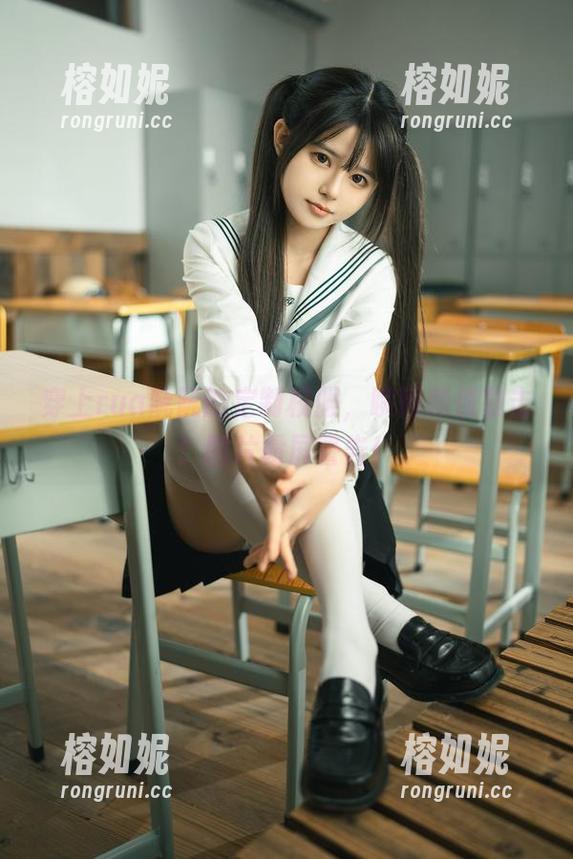 穿上rua阮阮的定制校服，瞬间颜值暴击！图片霸屏警告！