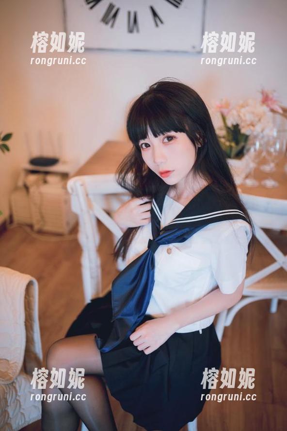 usejan蓝蓝女王的隐藏剧场：每张美图都有秘密，准备好解锁了吗？
