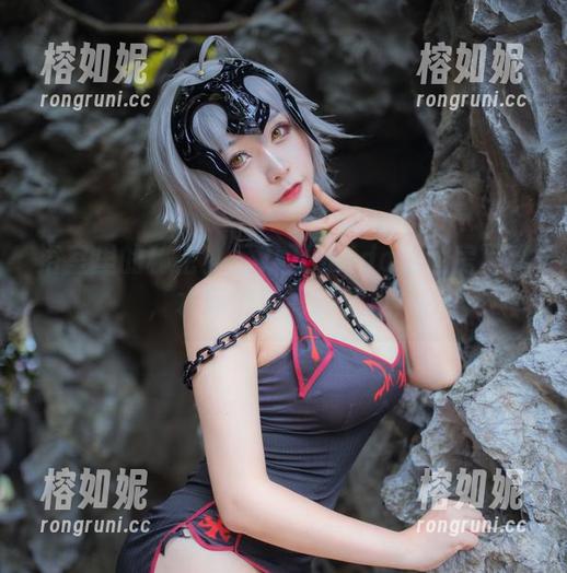 浴室里的秘密：三刀刀miido的私房写真，水珠滑落间的玄机！