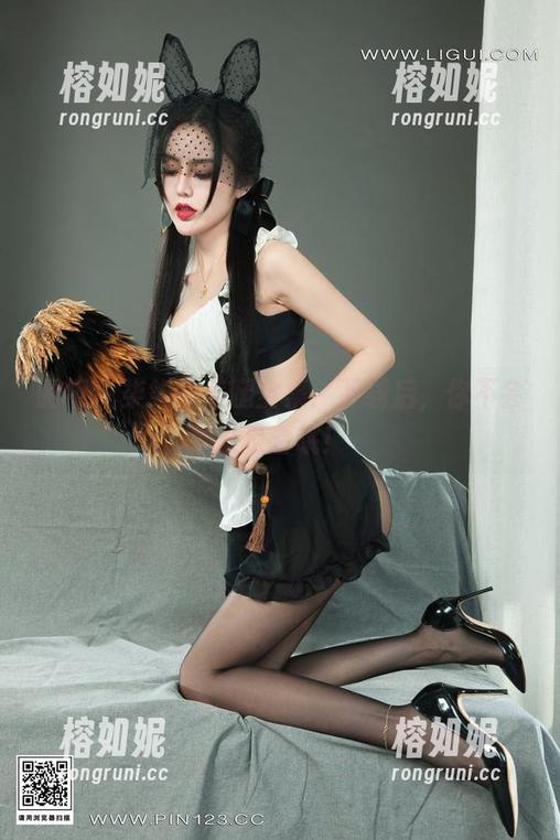 丽柜 - 柒柒的美腿全集：下载后，你不会只是看哦！