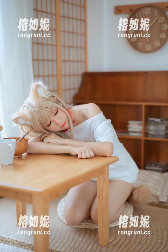 少女前线在线图集：乖乖衣宝的紫雨心，快来围观！