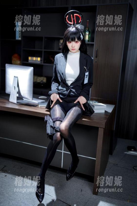 九柒喵与泳池的绝妙配合，来一波美图和套图的浪漫