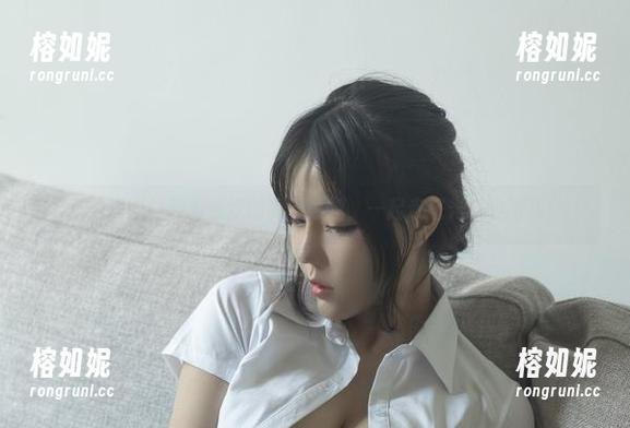 高清原图！跟着今汐的制服黑丝，一起走进光影的游戏！