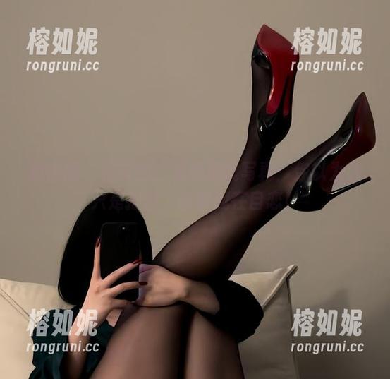 微密圈 - 保守的二舅妈对镜写真：你以为我只是拍照，其实我在自恋！