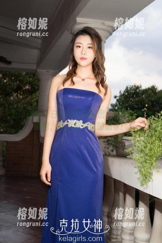 克拉女神 - 白衬衫下的秘密：菲菲的福利图包，绝对超乎你的想象！
