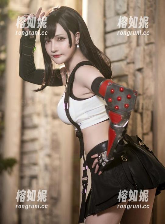 图包大揭秘：千夜未来的制服，谁说制服只能端庄？