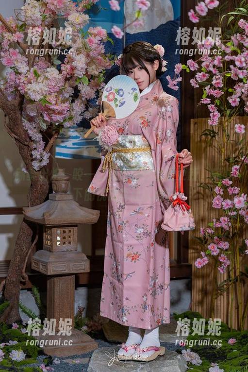 新鲜出炉！咬一口兔娘婚纱套图更新，光影下的优雅真让人心动