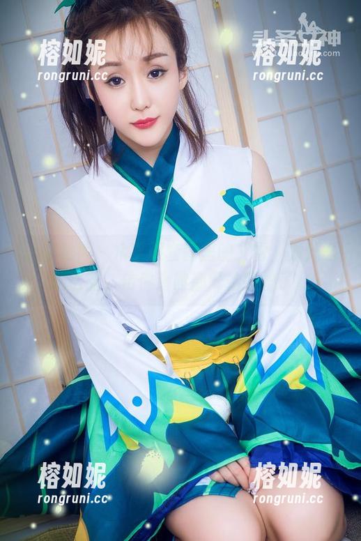 头条女神 - 水手服套图里的文雪，为什么这么甜，仿佛海鸥都开始嫉妒了。