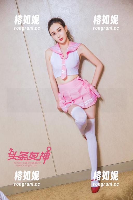 头条女神 - 谁说无圣光就不能有魔力？看萌琪琪女王的魅力！