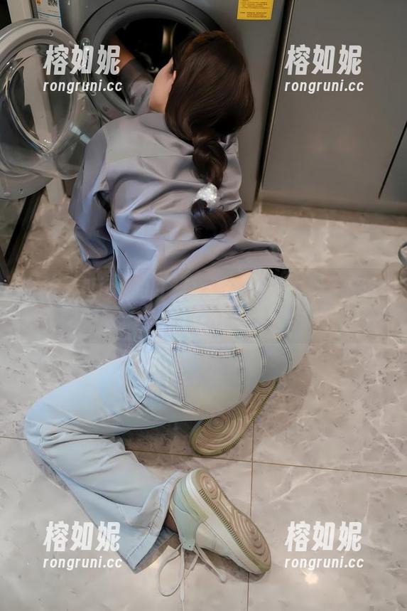 奈汐酱Nice的红裙探索：高清壁纸带来的美好幻想