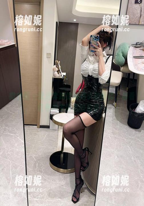 微密圈 - 窜进奔跑的晶骡子的图库，看看红色内衣背后的故事！