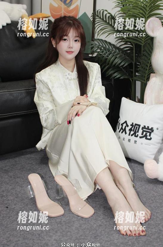小众视觉 - 灵灵教室震撼图包来了，下载之前想好你要承受的目光！