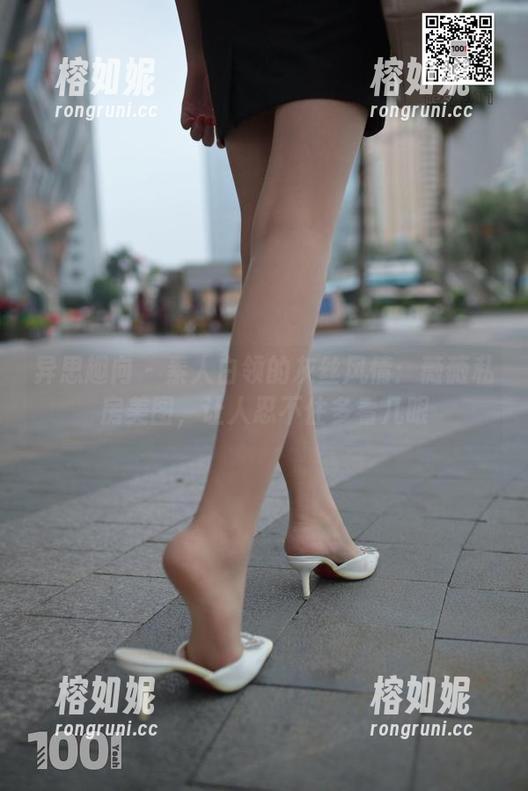 异思趣向 - 素人白领的灰丝风情：薇薇私房美图，让人忍不住多看几眼