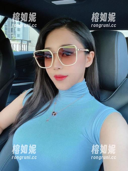 微密圈 - 张老师的网袜私拍系列：原图下的瞬间，时光仿佛都慢了下来。