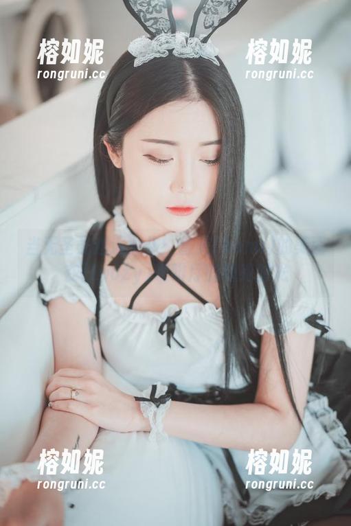 当无圣光邂逅女仆：普美(bomi)的美图在[Loozy]咖啡厅的缱绻时光
