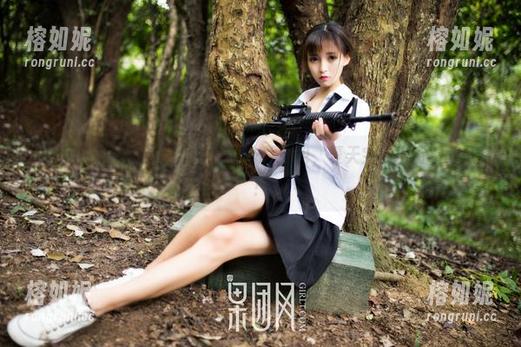 果团网 - 有了陈迪娅的免费连衣裙图包，夏天完美出街不再是梦！