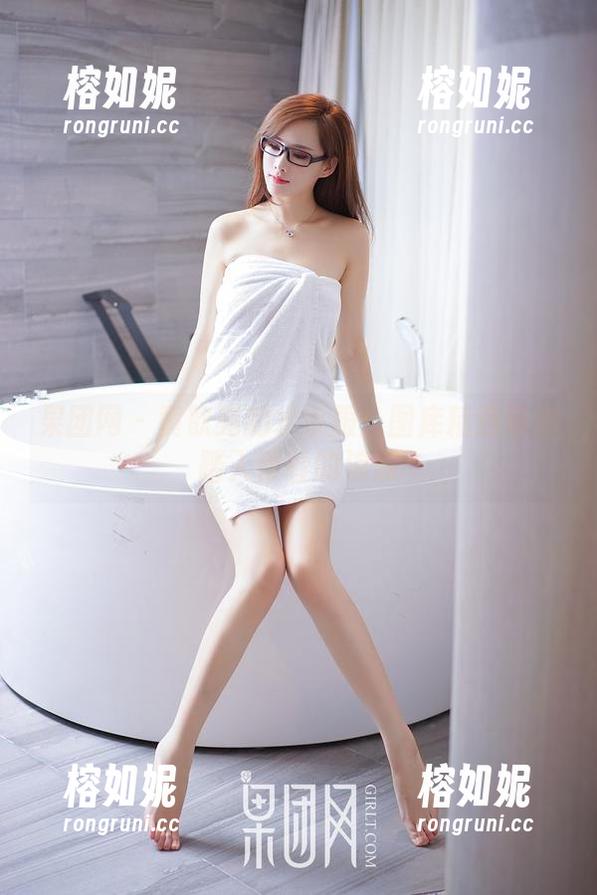 果团网 - 黄歆苑的水手服：图库精选带你踏入青春的浪潮