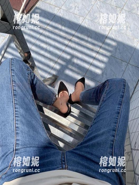 微密圈 - 白衬衫下的桃脱了：高清写真，下载后感觉自己就是主角！