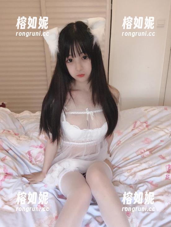 桜井宁宁的泳池资源，不小心就被吸引住了。