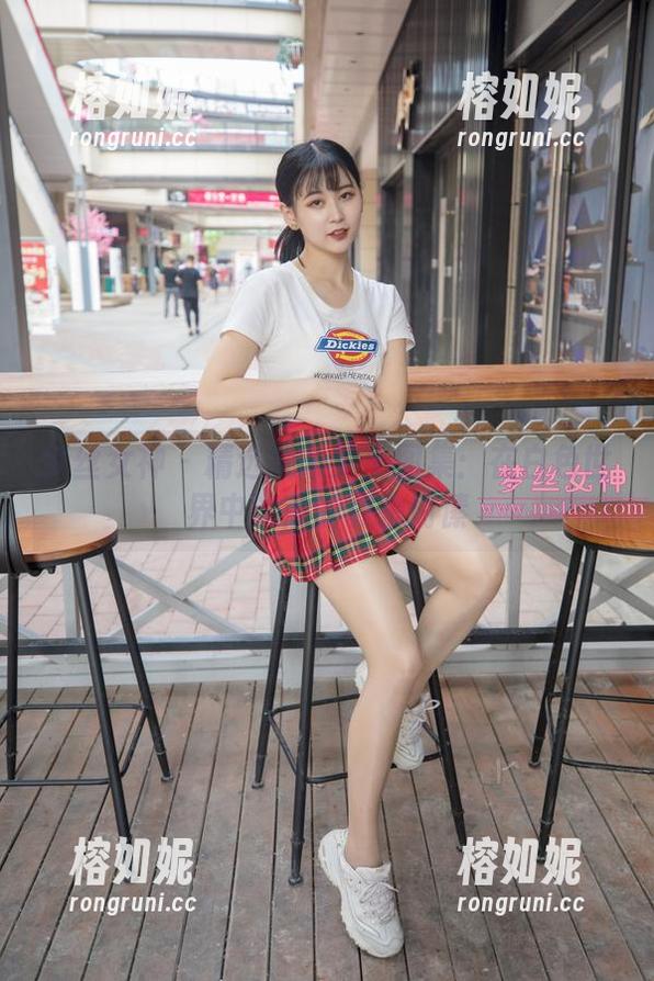 梦丝女神 - 精选晓晓护士图集：在白色世界中游走的复杂情愫
