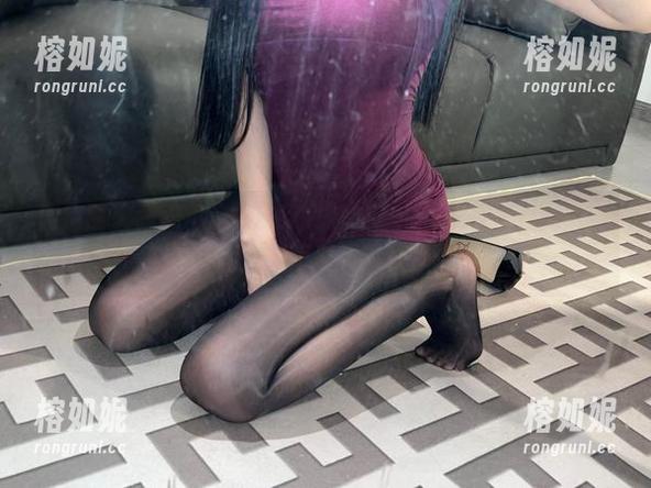 微密圈 - 我忍不住为沈汝凡超哇塞的粉色写真打call！原图太惊艳，简直就是轻狂少女的梦！