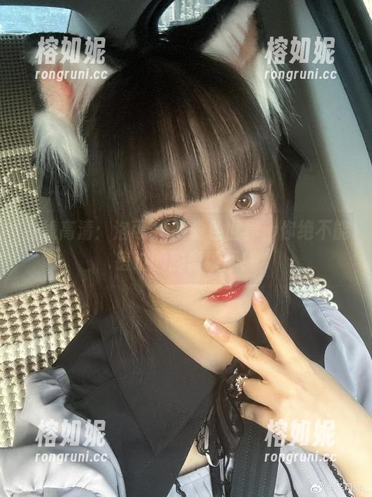 在线高清：洛可ss的粉色世界，你绝不能错过的甜蜜瞬间！