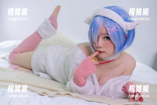 学妹的俏皮与王胖胖u的私拍，图片中的秘密渐渐揭晓！