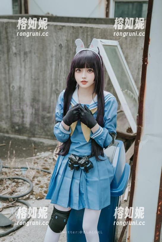 体操服里的白莉爱吃巧克力：让你以为这是健身房，没想到是时尚杂志，图片请自取