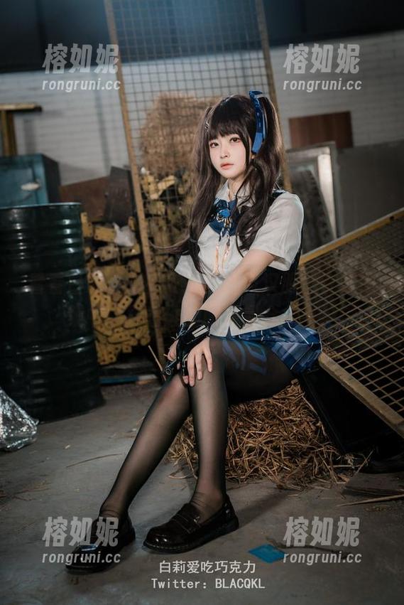 看看白莉爱吃巧克力的古风汉服，在线图集中找找看谁的眼睛最会放电！