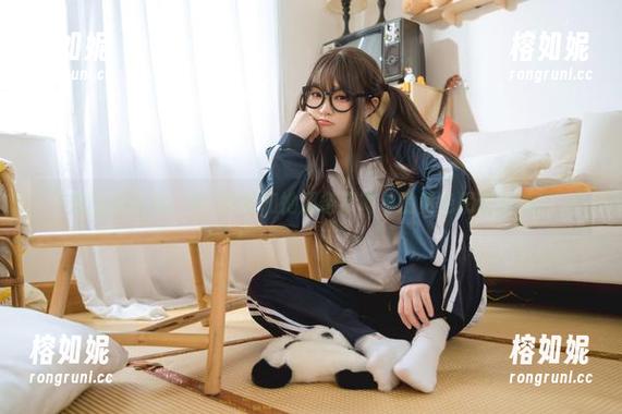 最新作品集：神沢永莉和她那条不简单的黄色吊带兔兔！