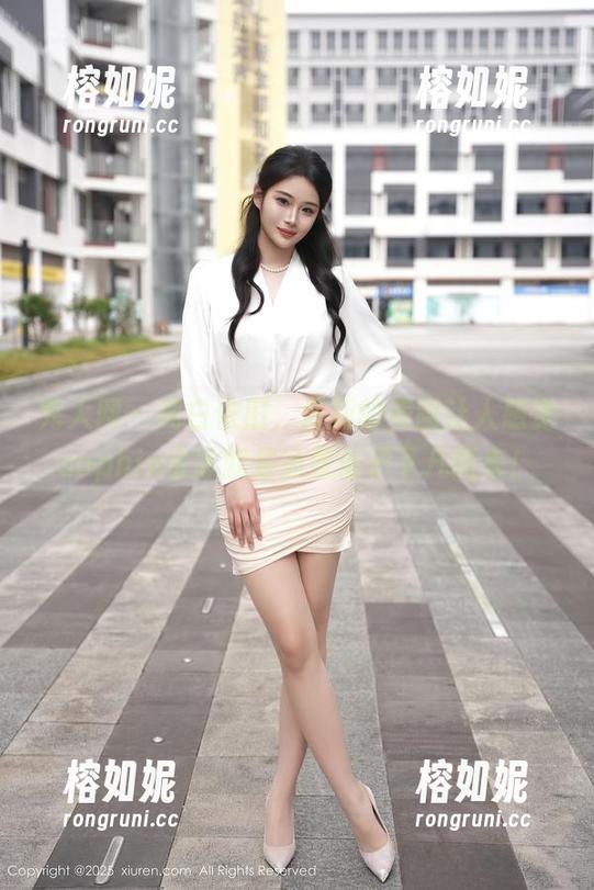 秀人网-sophie余冰 秀人网 - 纯白依旧,最新的美图让人感觉sophie余冰就是冰雪仙子下凡而来!