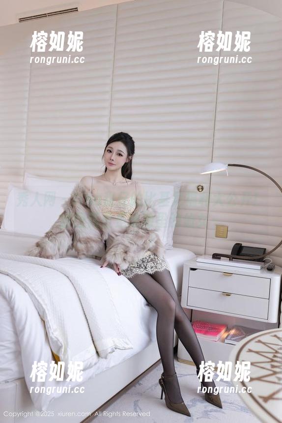 秀人网 - tina甜仔的比基尼福利大公开！原图简直是泳池里的仙女～